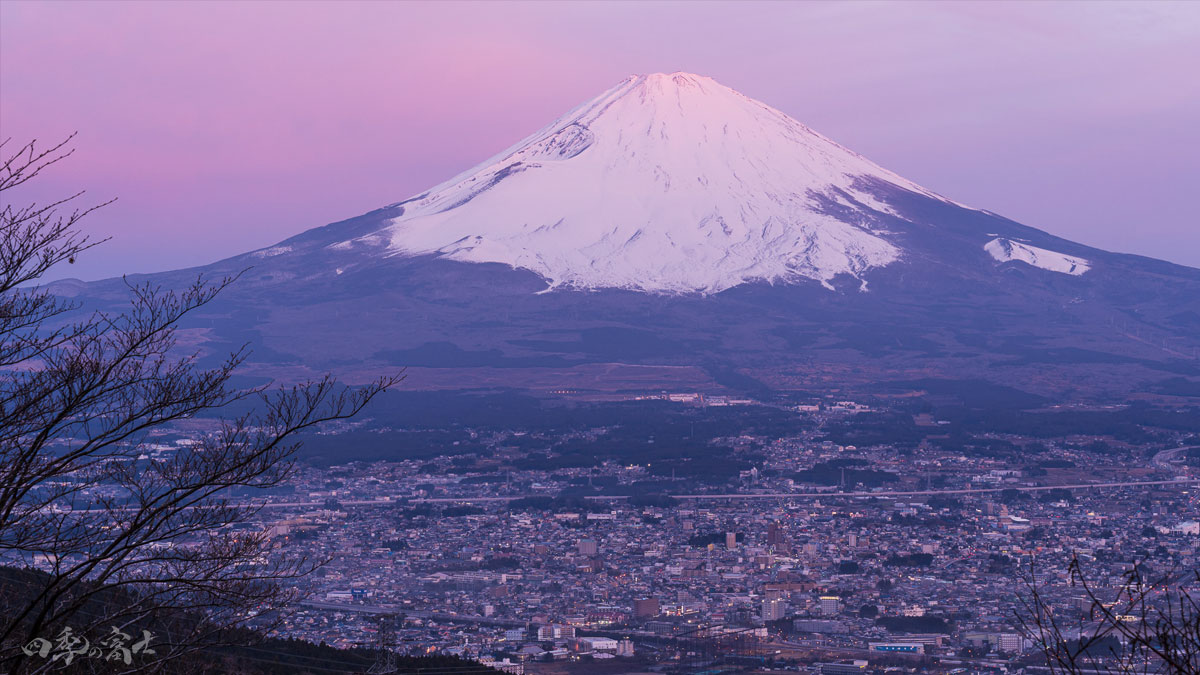 御殿場市を抱く富士｜四季の富士